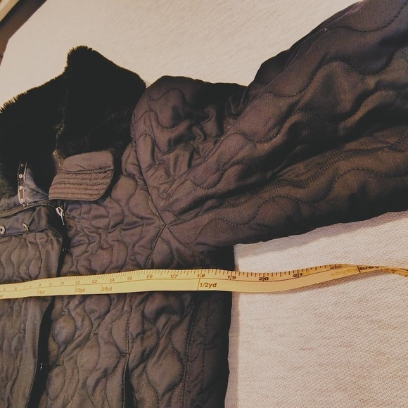 Marmot Quilted Jacket Womens M Insulated Puffer Coat Faux Fur Collar Black Zip - Picture 11 of 11